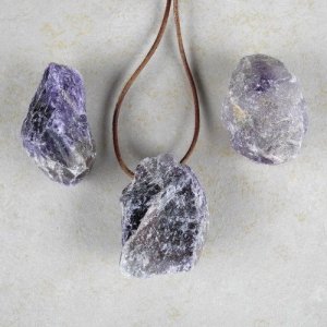 Amethyst Rohstein Anhänger gebohrt