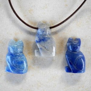 Blauquarz Anhänger Katze gebohrt