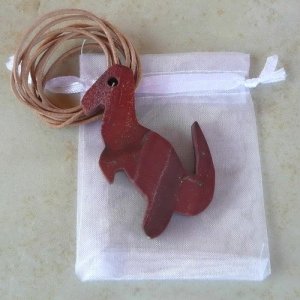 Jaspis rot Dino mit Lederband