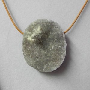Quarz-Druse Anhänger gebohrt, 47x38mm