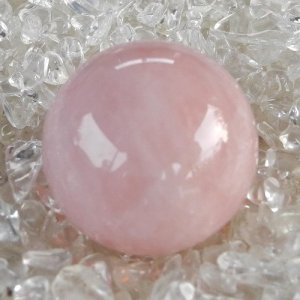 Rosenquarz Kugel, 3 cm