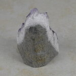 Amethyststück mit Standfläche ca. 7 x 8 x 8 cm