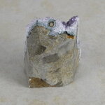 Amethyststück mit Standfläche ca. 7 x 7 x 7,5 cm