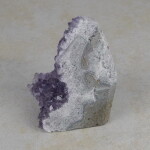 Amethyststück mit Standfläche ca. 7,5 x 8,5 x...