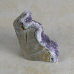 Amethyststück mit Standfläche ca. 7 x 7 x 7,5 cm