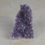 Amethyststück mit Standfläche ca. 7,5 x 8,5 x 10 cm