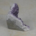 Amethyststück mit Standfläche ca. 7,5 x 8,5 x 10 cm