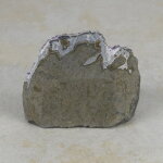 Amethyststück mit Standfläche ca. 8 x 5,5 x 7 cm