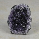Amethyststück mit Standfläche ca. 7 x 5 x 9,5 cm