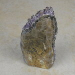 Amethyststück mit Standfläche ca. 7,5 x 4 x 15 cm