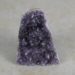Amethyststück mit Standfläche ca. 6 x 5,5 x 8 cm