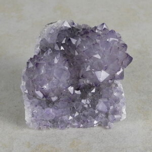 Amethyststück mit Standfläche ca. 7 x 7 x 6 cm