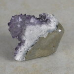 Amethyststück mit Standfläche ca. 7 x 7 x 6 cm