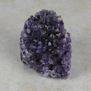 Amethyststück mit Standfläche ca. 5,5 x 7 x 6 cm