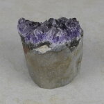 Amethyststück mit Standfläche ca. 5,5 x 7 x 6 cm