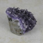 Amethyststück mit Standfläche ca. 5,5 x 7 x 6 cm