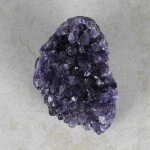 Amethyststück mit Standfläche ca. 5,5 x 7 x 6 cm
