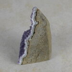 Amethyststück mit Standfläche ca. 6 x 5,5 x 9 cm