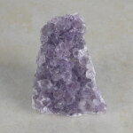 Amethyststück mit Standfläche ca. 6 x 7 x 9,5 cm