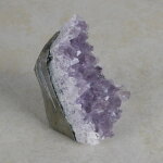 Amethyststück mit Standfläche ca. 6 x 7 x 9,5 cm