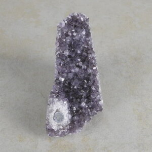 Amethyststück mit Standfläche ca. 10 x 4,5 x 9 cm