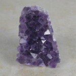 Amethyststück mit Standfläche ca. 6 x 5 x 8,5 cm