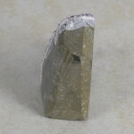 Amethyststück mit Standfläche ca. 10 x 4,5 x 9 cm