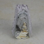Amethyststück mit Standfläche ca. 6 x 5 x 9,5 cm