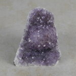 Amethyststück mit Standfläche ca. 7 x 6,5 x 8 cm