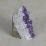 Amethyststück mit Standfläche ca. 5,5 x 6 x 8 cm