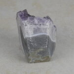 Amethyststück mit Standfläche ca. 6 x 7 x 7 cm