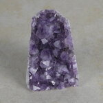 Amethyststück mit Standfläche ca. 5,5 x 6 x 8 cm