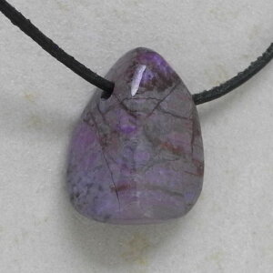 Sugilith Anhänger gebohrt, ca. 29 x 21 x 13 mm, Einzelstück
