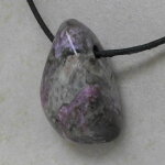 Sugilith Anhänger gebohrt, ca. 31 x 22 x 20 mm,...