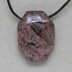 Sugilith Anhänger gebohrt, ca. 36 x 27 x 9 mm, Einzelstück