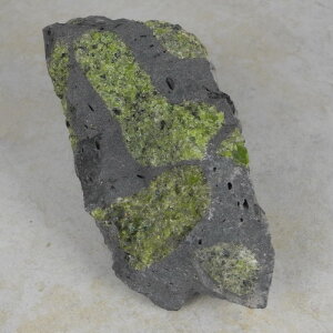 Peridot in Muttergestein, ca. 20 x 13 x 8 cm - Einzelstück
