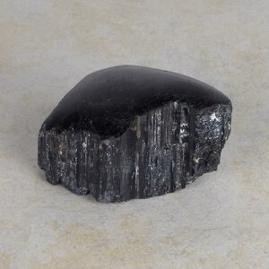 Schwarzer Turmalin / Schörl Anschliff, ca. 8 x 5,5 x 4 cm