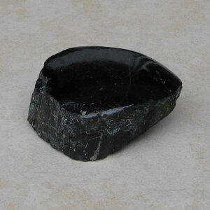 Schwarzer Turmalin / Schörl Anschliff, ca. 8 x 7 x 3,5 cm