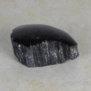 Schwarzer Turmalin / Schörl Anschliff, ca. 9,5 x 5,5 x 3,5 cm