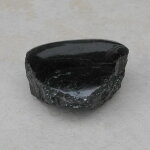 Schwarzer Turmalin / Schörl Anschliff, ca. 8 x 7 x 3,5 cm