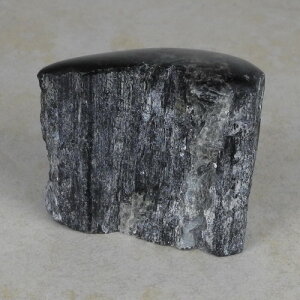 Schwarzer Turmalin / Schörl Anschliff, ca. 8,5 x 4,5 x 7 cm