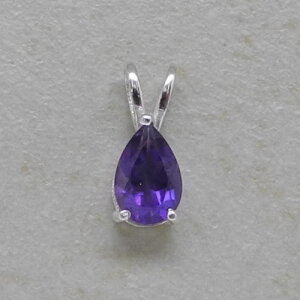 Amethyst Tropfenanhänger in 925er Silber gefasst