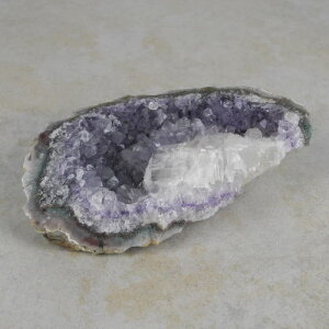 Amethyststück mit Calcit ca. 14,5 x 8,5 x 4 cm