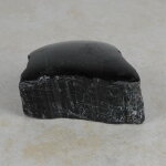 Schwarzer Turmalin / Schörl Anschliff, ca. 6 x 7,5 x 3,5 cm