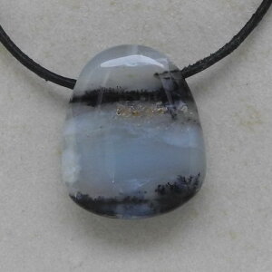Andenopal blau Trommelstein gebohrt, 31 x 25 x 11 mm - Einzelstück