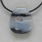 Andenopal blau Trommelstein gebohrt, 31 x 25 x 11 mm - Einzelstück