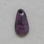 Sugilith Anhänger frontgebohrt, ca. 29 x 15 x 6 mm, Einzelstück