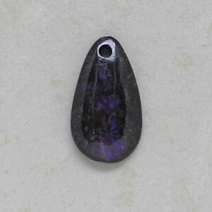 Sugilith Anhänger frontgebohrt, 33 x 18 x 6 mm, Einzelstück