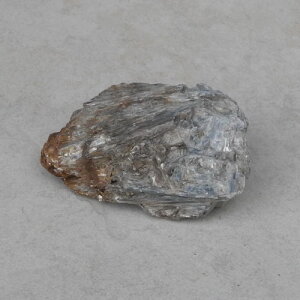 Kyanit Rohstein, ca. 8 x 5,5 x 3 cm