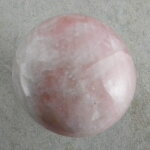 Rosenquarz Kugel, 69 mm